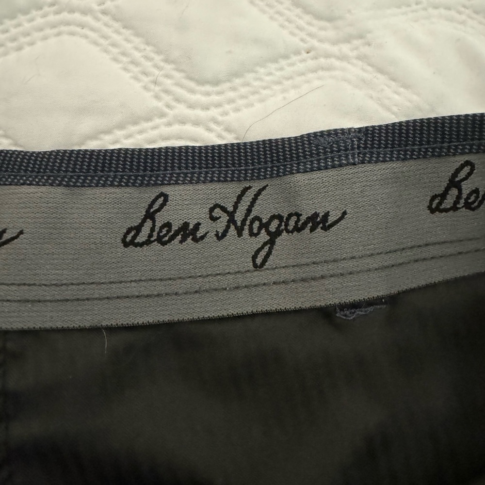 Ben Hogan Men’s Dark Gray/Bavy Golf Shorts- Size 42. 9” inseam - Picture 4 of 6